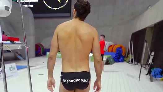 Peeping Tom Spots Hot Guy Adjusting Bulge in Tight Speedo – Voyeur Alert