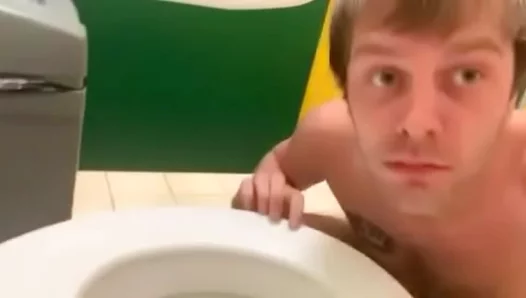 Raw Encounter: Dom Takes Control in Bold Bathroom Showdown – GayXXX 18+