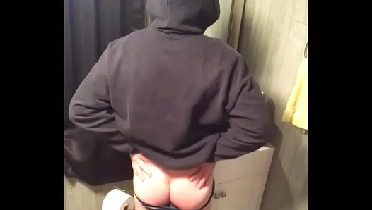 Strutting Heat: Solo Guy Shows Off in Tight Briefs – Full Ass Flex! – SoloBoy 18+