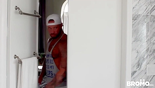 Billy Santoro Michael Roman Heat Up the Stall With Raw Bathroom Sex – BromoUS