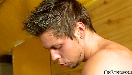 Hardcore Beef: Two Hunky Guys Fuck Raw in Public – GayPornX 18+
