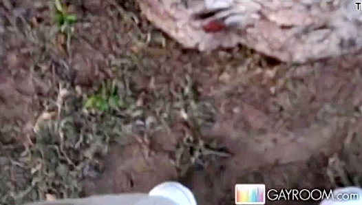 Muscle Mystery Man Jerks Off in Secret Park Hideout – Steamy Gay Voyeur Footage