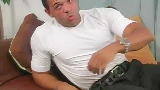 Miguels Steamy Solo Session: Shirtless Flexes Sensual Touch – 18+