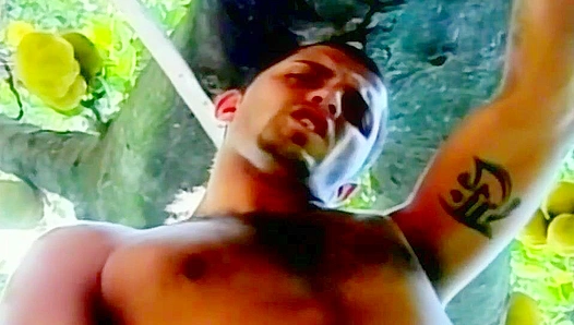 Muscle Fire: Davison Eduardos Hot Gay Tryst – Extra Hunk Action