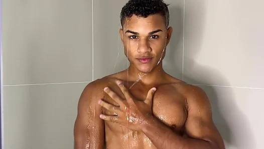 Moaning Through Muscle Heat: Beisel Prixes Intense Solo Gym Session – Hot Gay Porn
