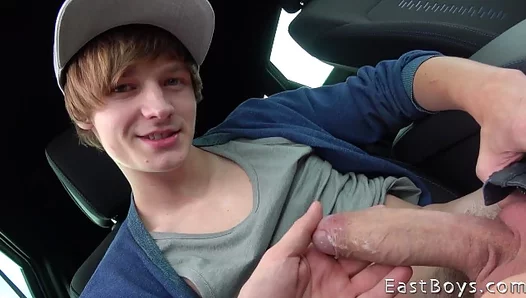 Intense In-Car BJ: Antony Carter Gets Pleasured Deep – GayXXX 18+