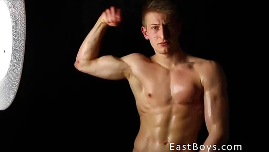 Muscle God Flexes Hard as Shemale Admires His Sculpted Body – Steamy 18+ Encounter