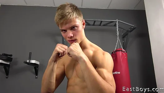 Leo Jonas Strips Down: Hot Muscle Auditon Reveals All – Fresh Meat Casting