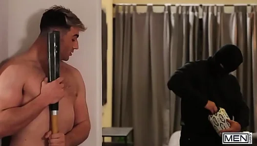 Nate Grimes Drenches Two Hung Studs With His Creamy Load – MenPremium