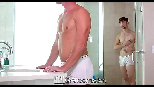 Scott Riley Takes Charge Post-Shower with Fiery Chemistry – GayRoom 18+