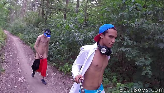 Sun-Drenched Twink Fun: Hot Beach Trysts Under the Sun – AdorableTwinks 18+