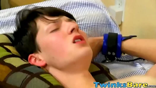 Pumped Pleasured: Young stud takes every inch from horny boyfriend – GayScene 18+