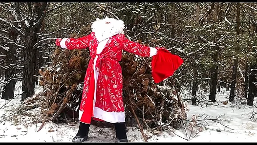 Santas Steamy Secret: Huge Cock Masturbation Scene in Frozen Woods – Russian XXX