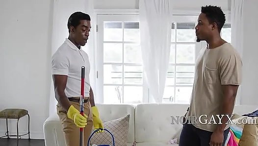 DeAngelo Jordans Steaming Cleanup: Horny Naked Body Rubdown – GayHotties 18+
