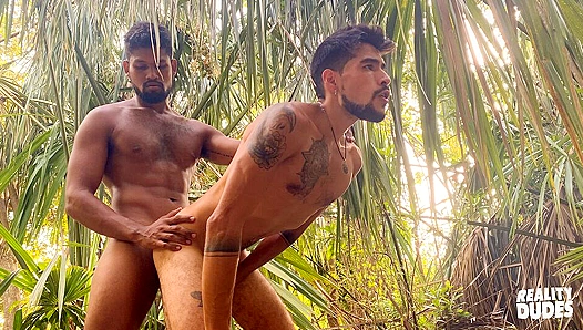 Benjamin Damian Goes Wild—Steamy Mutual Blowjobs Beneath the Trees – GayPornWoodland