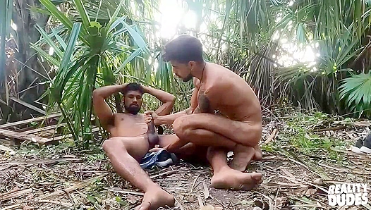Benjamin Damian Goes Wild—Steamy Mutual Blowjobs Beneath the Trees – GayPornWoodland
