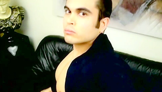 Pretty Boy Struts His Thick Ass Just for You – OurBoyfriends