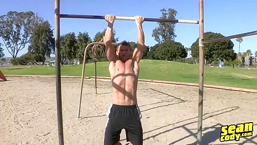 Huge Muscle Stud JERKS His Massive Hard Cock Live – SeanCody
