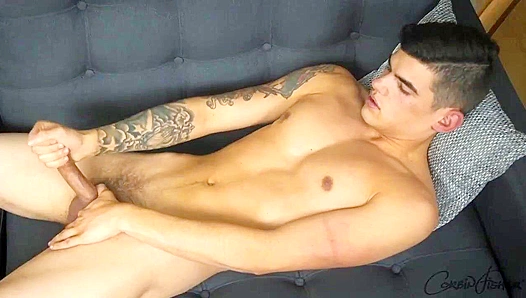 Tattooed Hunk JERKS OFF His Hard Thick Meat – Steamy Solo Show