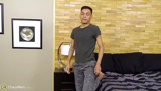 Jay DPs Throbbing Dick Stretches Him as He Takes Himself Deep – ChaosMen