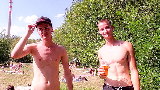 Wild Outdoor Ride: Rough Bareback Action Between Horny Czech Twinks – 18+