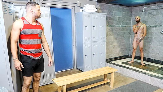 Steamy Lockers: Dustin Steele Julian Knowles Go Wild In A Horny Quickie – Reality Dudes
