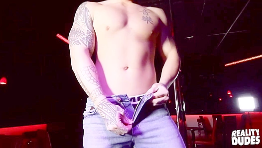 Theo Ross Strips Naked: Hot Ripped Body Revealed Until Fully Hard – RealityDudes
