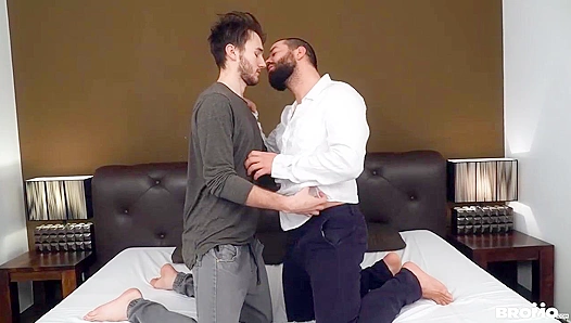 Hairy Hunks Heat Up in Steamy Bareback Ride – BromoUS 18+