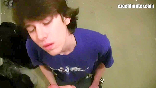 Anal Beats End in Creamy Facial for Hairy Skater Dude – XXX Gay