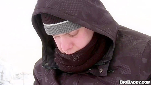 Steamy Ski Getaway: Paul Takes Thick Load from Horny Resort Guy – GayResortX 18+