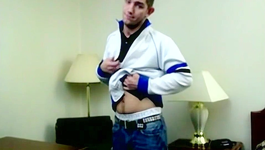 Justins Hot Amateur Premiere – Tight Body, Thick Hard-on Exposed! – GayXXXHub 18+