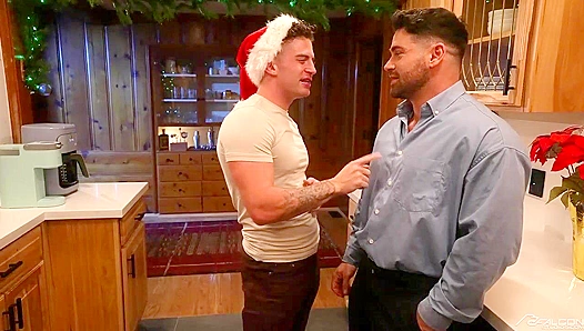 Under Twinkling Lights: Hot Holiday Fuck with Beau Trevor – Go Wild 18+