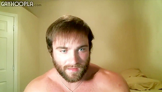 James the Bearded Bear Flexes His Massive Muscular Booty – Raw Gay Action