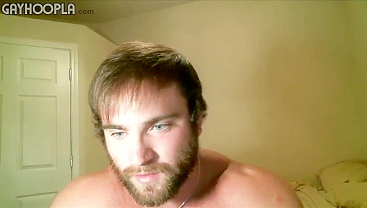 James the Bearded Bear Flexes His Massive Muscular Booty – Raw Gay Action