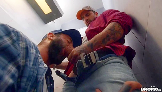 Bathroom Heat: Ryan Bones Markus Kage Fuck Hard – TinyGays 18+