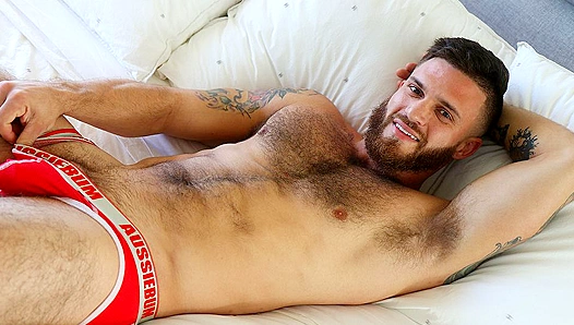 Bares Everything in Mahomes-Fueled Fantasy Ride – GayHoopla 18+