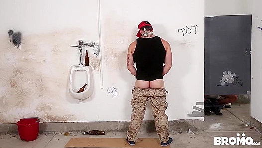 Jaxton Wheeler Brandon Evans Heat Up in Wild Bathroom Three-Way – BromoUS